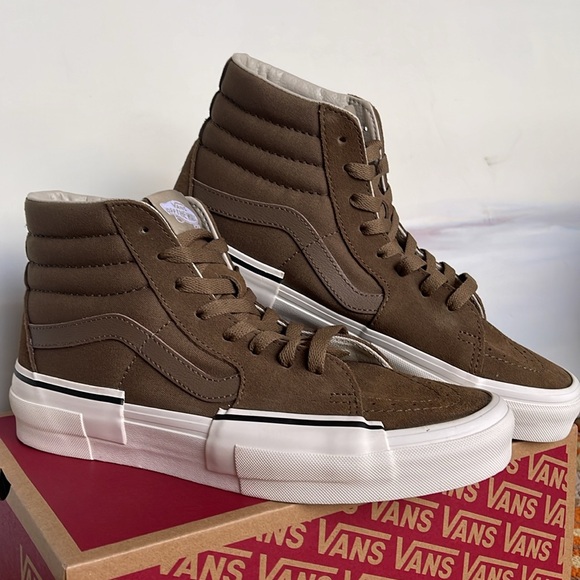 Vans WMNS Sk8-Hi Rearrange
Tonal Kangaroo
VN000CRMBYW
Sneakers - Picture 7 of 16